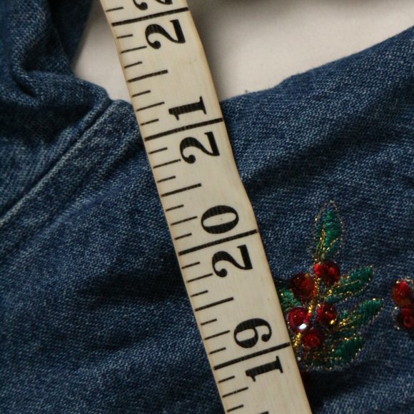 LIFESTYLE Vintage Embroidered Denim Jacket Sz Medium - Picture 12 of 15